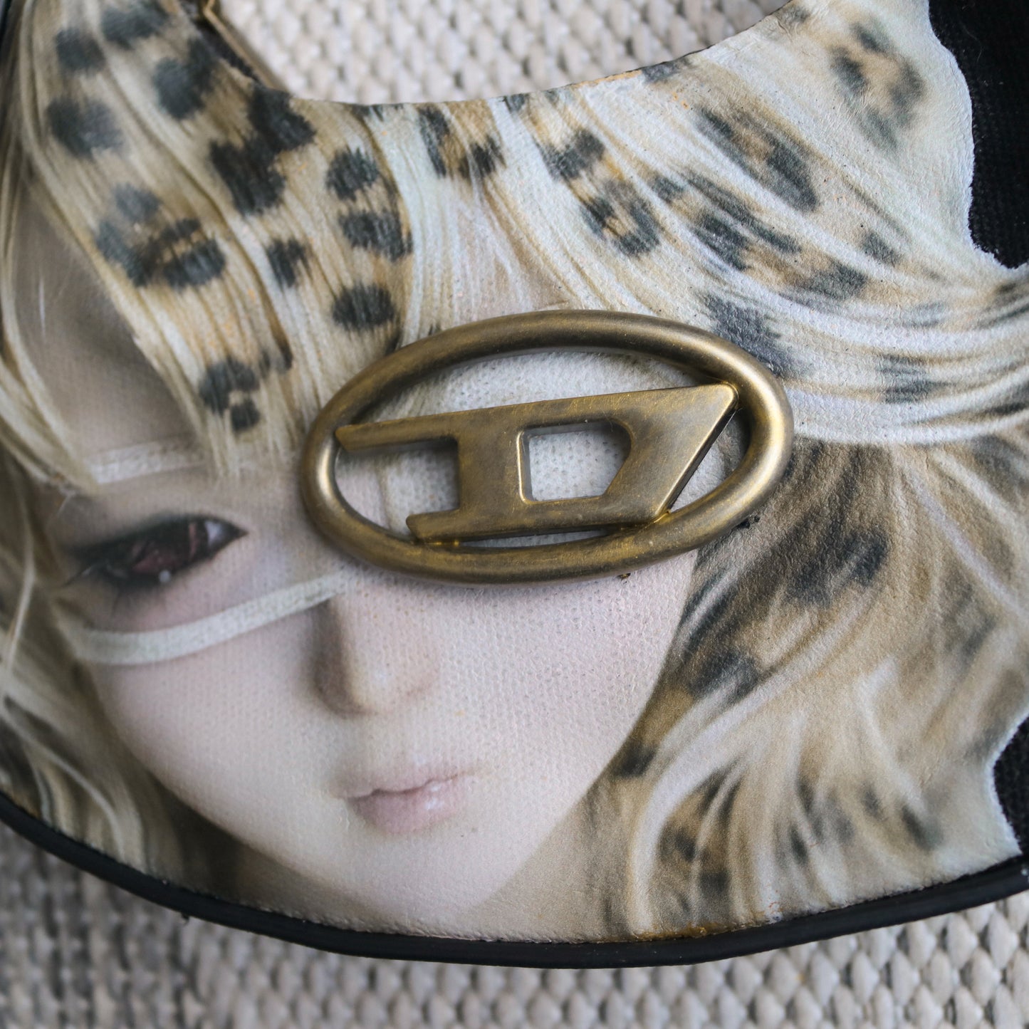 1 of 1 Oval D crescent bag