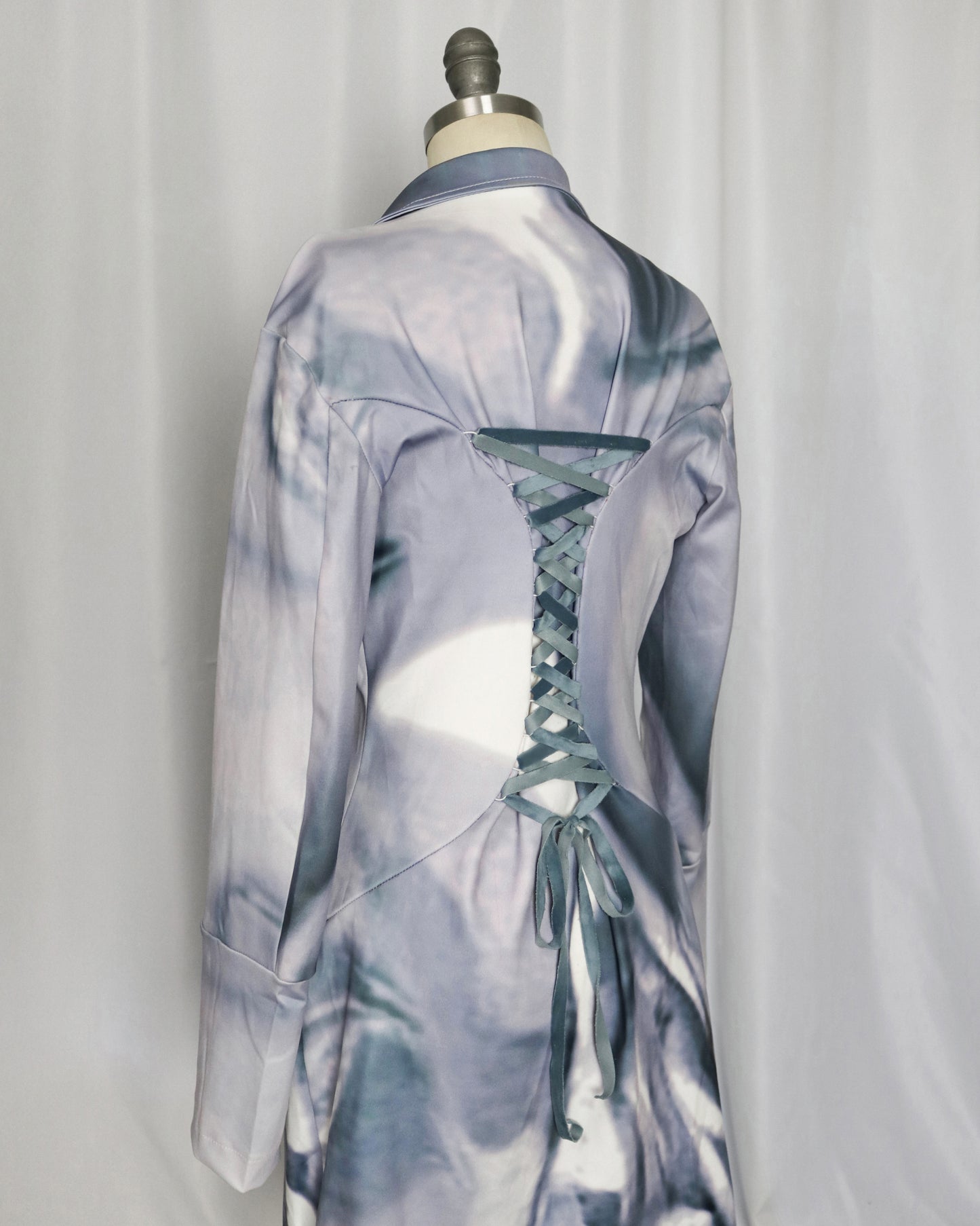 wave print lace back trench coat