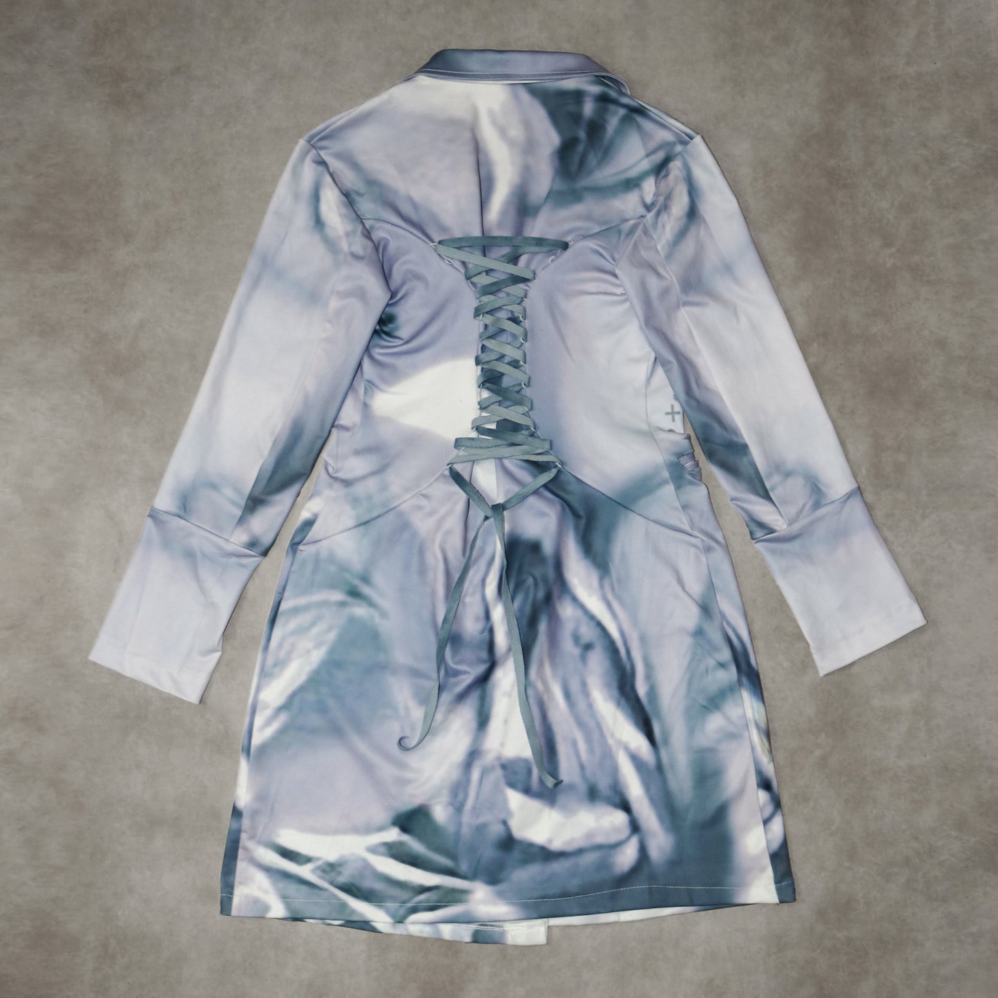 wave print lace back trench coat