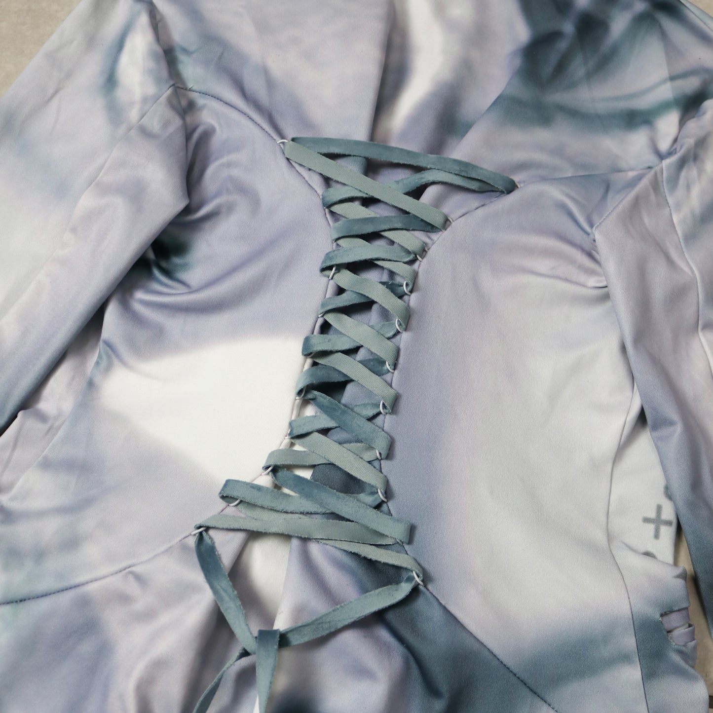 wave print lace back trench coat